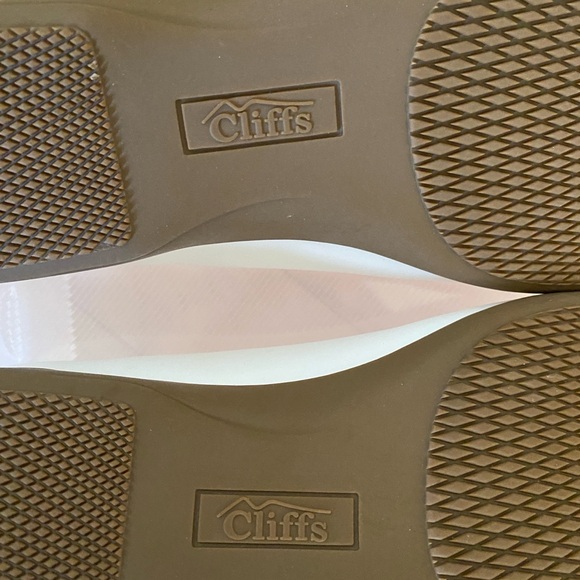 Cliffs by White Mountain Women's White Flats Memory Foam Insole - Picture 6 of 9